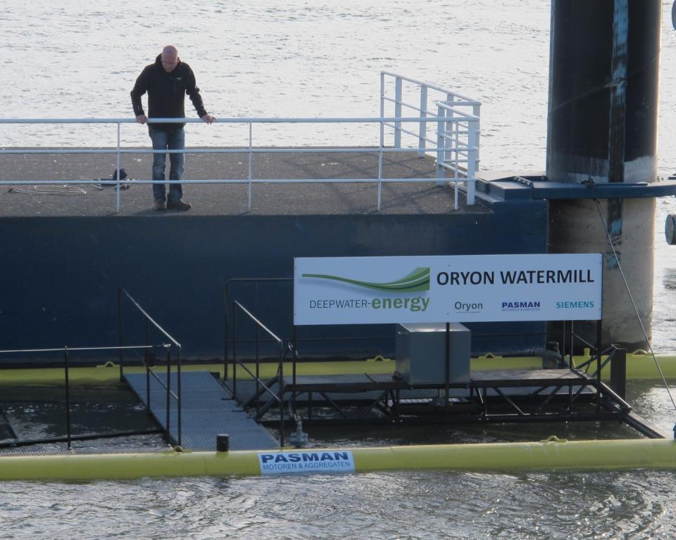 De Oryon Watermill tijdens de test in de Rijn bij Tolkamer.